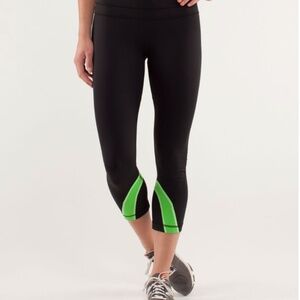 Lululemon Run Inspire Crop II Black / Frond (Green) Size 4